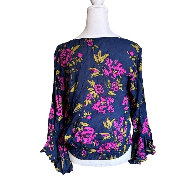 Express Navy & Pink Floral Bell Sleeve Blouse Size XS - Picture 3 of 17